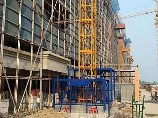 河南郑州建筑施工物料提升机哪家好？