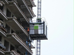 工地施工电梯在安全使用中不容忽视的两点问题